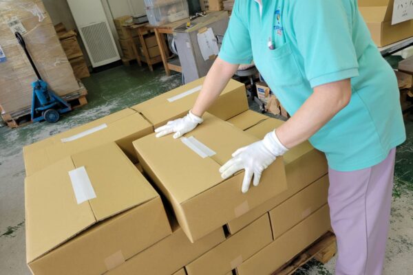 シール貼り・袋詰め